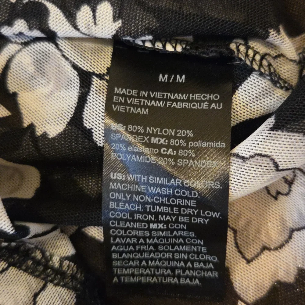 WHBM Floral Top - Picture 6 of 6